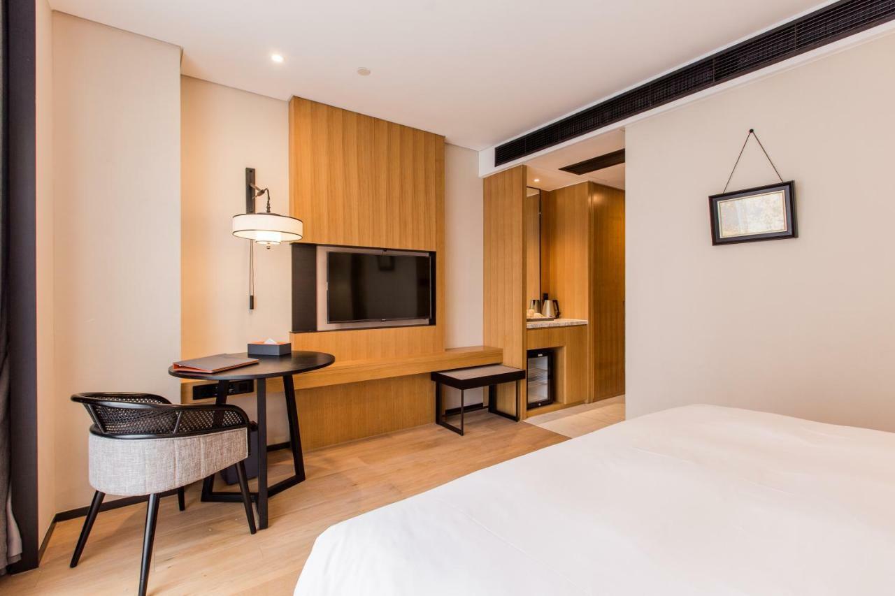 Howard Johnson By Wyndham Life Zhuoyuan Нинбо Экстерьер фото