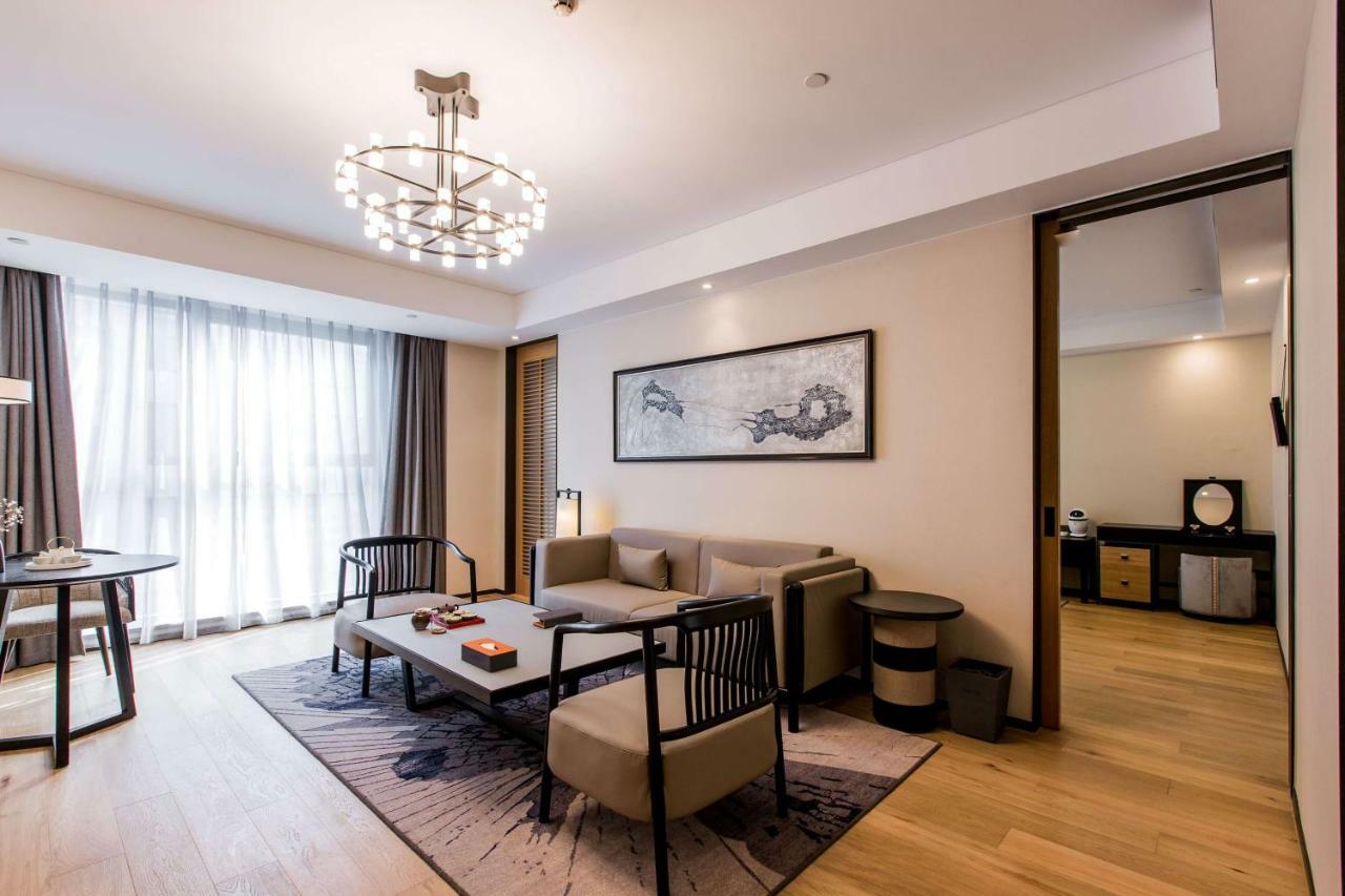 Howard Johnson By Wyndham Life Zhuoyuan Нинбо Экстерьер фото